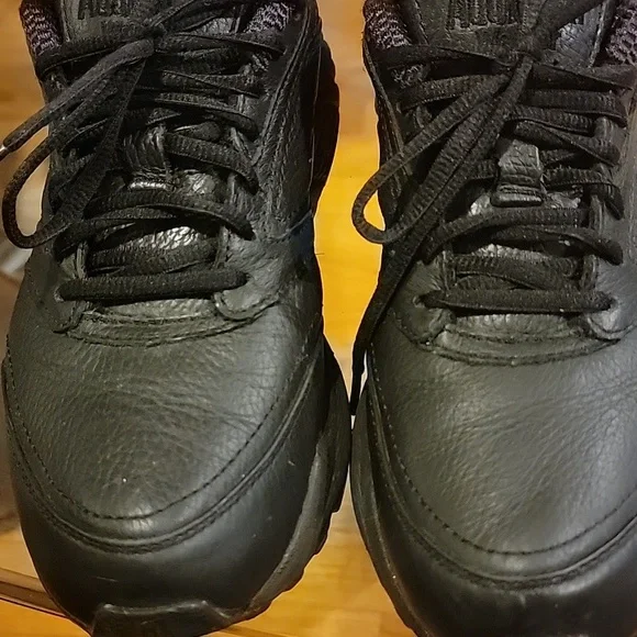 Brooks - Picture 3 of 7